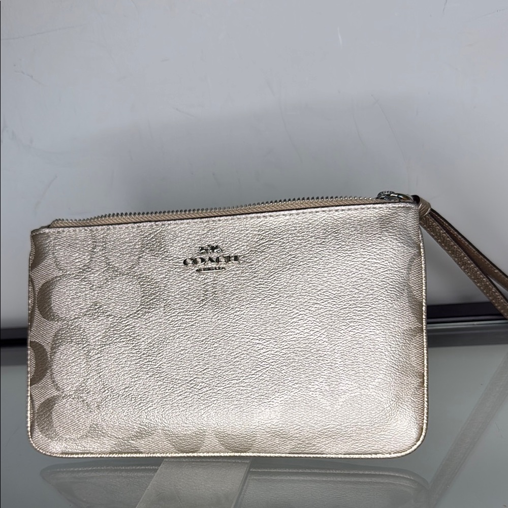 NWT Coach Wristlet Silver/ Platinum
